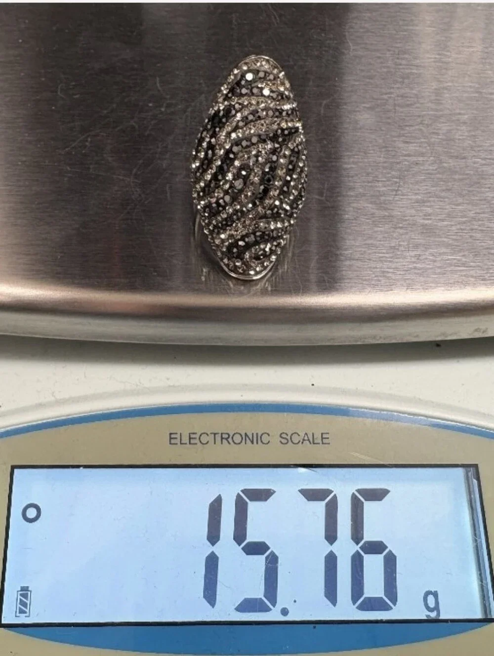 925 